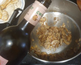 Foto del paso 4 de la receta: Pollo con salsa de champiñones