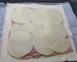 A picture of step 3 of Easy Ham and Cheese Puff Pastry Pie.