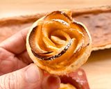 Foto del passaggio 10 della ricetta Crostata di Rose di Mele in Sfoglia e Crema Pasticcera