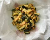 Foto del passaggio 1 della ricetta Pasta con pomodorini e zucchine