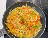 Foto del paso 5 de la receta: Noodles de arroz con pimientos y pollo