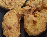 Foto langkah ke 4 dari resep Buttermilk Fried Chicken.
