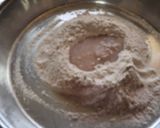 A picture of step 2 of Ragi flour bhakri (nachni chi bhakri with brinjal bharta).