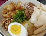 Foto langkah ke 5 dari resep 28. Bubur Ayam Jakarta Kuah Kuning.