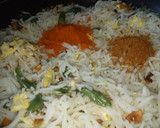 ரோட்டுக்கடை முட்டை ஃப்ரைடு ரைஸ் (Muttai fried rice recipe in tamil) ரெசிபி ஸ்டேப் 6 புகைப்படம்