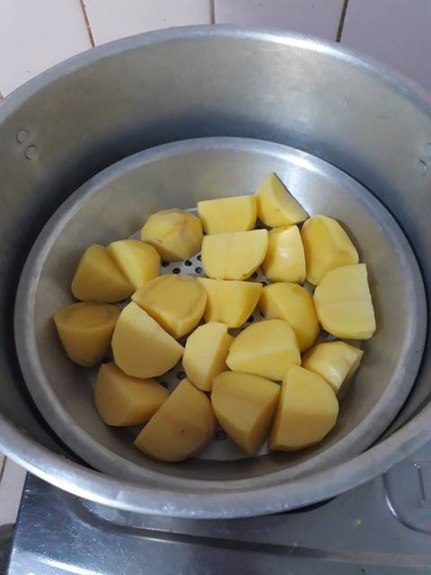 Langkah-langkah untuk membuat Cara membuat Kroket kentang ragout (W#21)