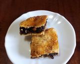 Foto del paso 9 de la receta Empanada de morcilla, pera y piñones