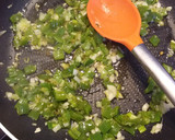 Foto del paso 1 de la receta: Arroz con salmonetes y alcachofas
