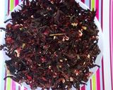 A picture of step 1 of Zobo Drink.