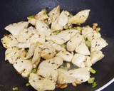 Foto del paso 1 de la receta: Pechuga de pollo en salsa de tomate y jengibre con feta