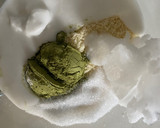 Foto del paso 1 de la receta: Pastelito lava en microondas de matcha y coco - keto