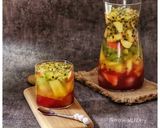 Foto langkah ke 5 dari resep Es Buah Tropical (Apel Nanas Markisa Anggur Sirup Terong Belanda).