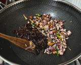 Foto langkah ke 6 dari resep Tumis Cumi Belimbing Wuluh.