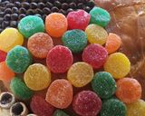 Foto del paso 3 de la receta: Torta de las 20 cucharadas con golosinas y muchísimo color