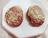 Foto del paso 2 de la receta: Hamburguesas de potro con crema de boletus y cebolla caramelizada