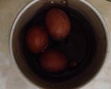 Foto langkah ke 3 dari resep Pindang telur marmer.