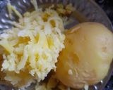 A picture of step 5 of Potato sabudana chakri.