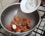 A picture of step 3 of Steamed Tomato sauce.