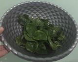 Foto langkah ke 1 dari resep Mie Instan Sayur Bayam Brazil.