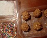 Foto del paso 4 de la receta: Trufas de coco y grajeas de colores