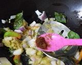 A picture of step 3 of Cashew chilli pepper chicken.