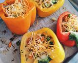 Hình bước làm 1 của món Stuffed Bell Peppers (keto) - Ớt chuông nhồi rau củ với phô mai