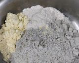 A picture of step 3 of Methi bajra thalipeeth.
