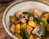 A picture of step 6 of 🫑 One-pot Kabocha squash, fried tofu in Japanese broth.