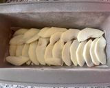 Foto del paso 4 de la receta: Queque volteado de manzana y pera