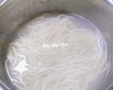 Hình bước làm 3 của món Bánh canh sườn heo cà rốt và nấm đùi gà