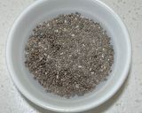 Chia Seeds, Honey with Fruit Yogurt 奇亞籽蜂蜜水果優格的食譜步驟1照片