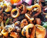 Foto langkah ke 9 dari resep Oseng Cumi Cabe Bumbu Ireng.