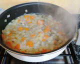 Foto del paso 2 de la receta: Guiso de butifarra al vino con judías y patata