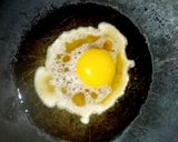 Foto langkah ke 3 dari resep Telur ceplok versi putih telur kocok.