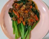 Foto langkah ke 3 dari resep Kailan organik siram daging pedas.