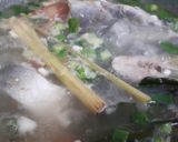 Foto langkah ke 4 dari resep Sup Ikan Senangin.
