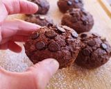 A picture of step 8 of Almond and Chocolate Chip Brownie Cookies (Gluten-Free).