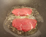 Foto del paso 2 de la receta: Solomillo de ternera al horno en salsa cremosa de champiñón y pasta