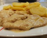 Foto del paso 10 de la receta Solomillo de cerdo en salsa de mostaza con patatas al vino