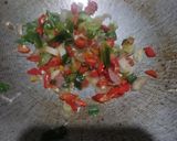 Foto langkah ke 3 dari resep Nasi Telur Ceplok Dengan Scallion Oil.
