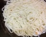 A picture of step 8 of Hakka Noodles with Chicken Swirls.
