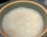 A picture of step 3 of Fish& soya bean curd in soup.