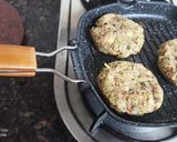 A picture of step 5 of Kala chaana tikki burger.