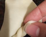 Foto del paso 3 de la receta: Empanaditas dulces🥟🍭 (dulce de membrillo + coco rallado)
