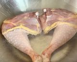 Hình bước làm 3 của món Đùi Gà Rang Muối Tỏi