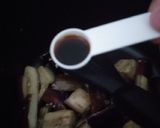 Foto langkah ke 2 dari resep Terong Ungu Tumis Bawang Putih.