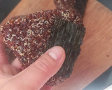 Foto del paso 4 de la receta: Onigiri de quinoa roja rellenos de verduras 🥑🫑