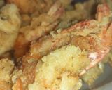 Foto langkah ke 2 dari resep Udang tepung saus padang.