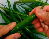A picture of step 1 of Rajasthani Mirchi Ka Kutta.