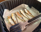 Foto del paso 2 de la receta: Sardinas en freidora de aire Cosori